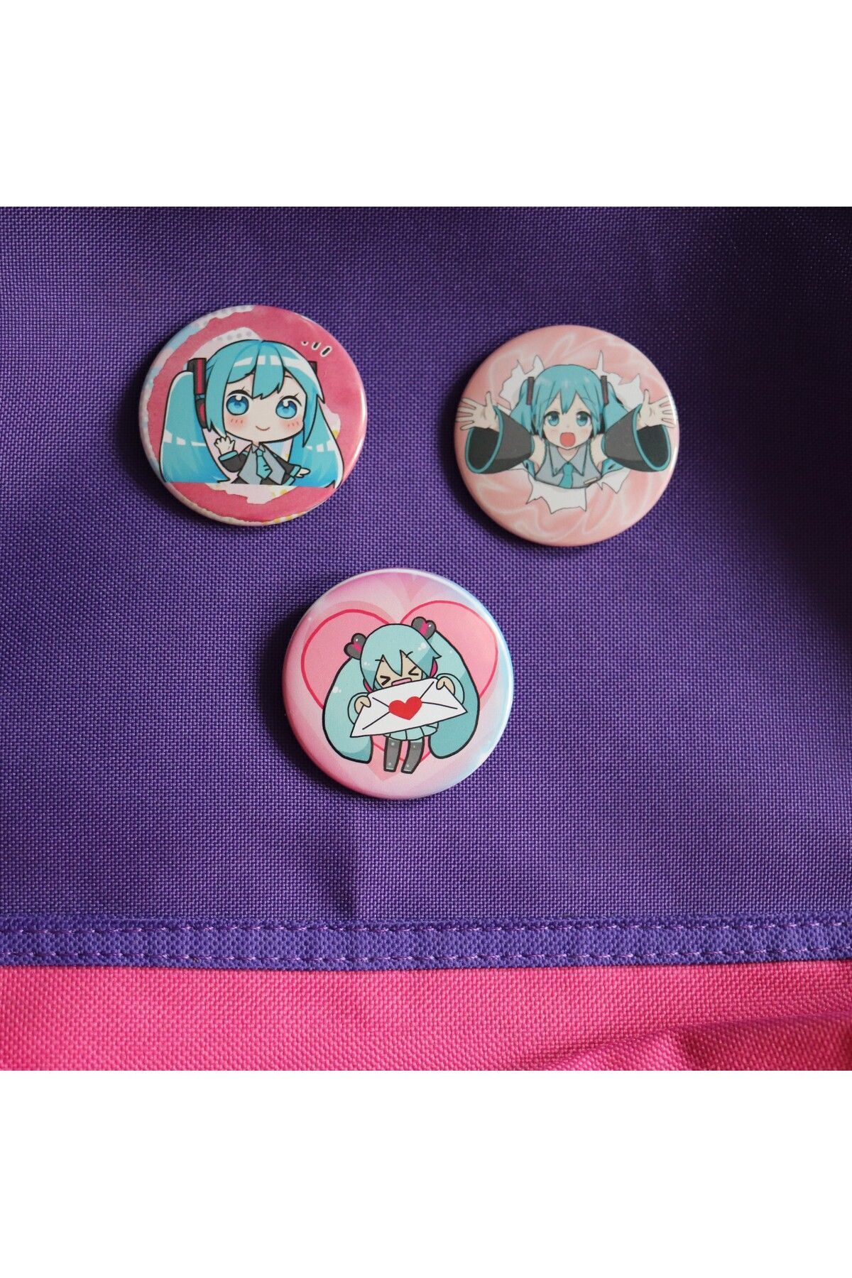 Hatsune Miku 3lü Çanta Süsü Rozet-İğneli Buton Rozet Seti