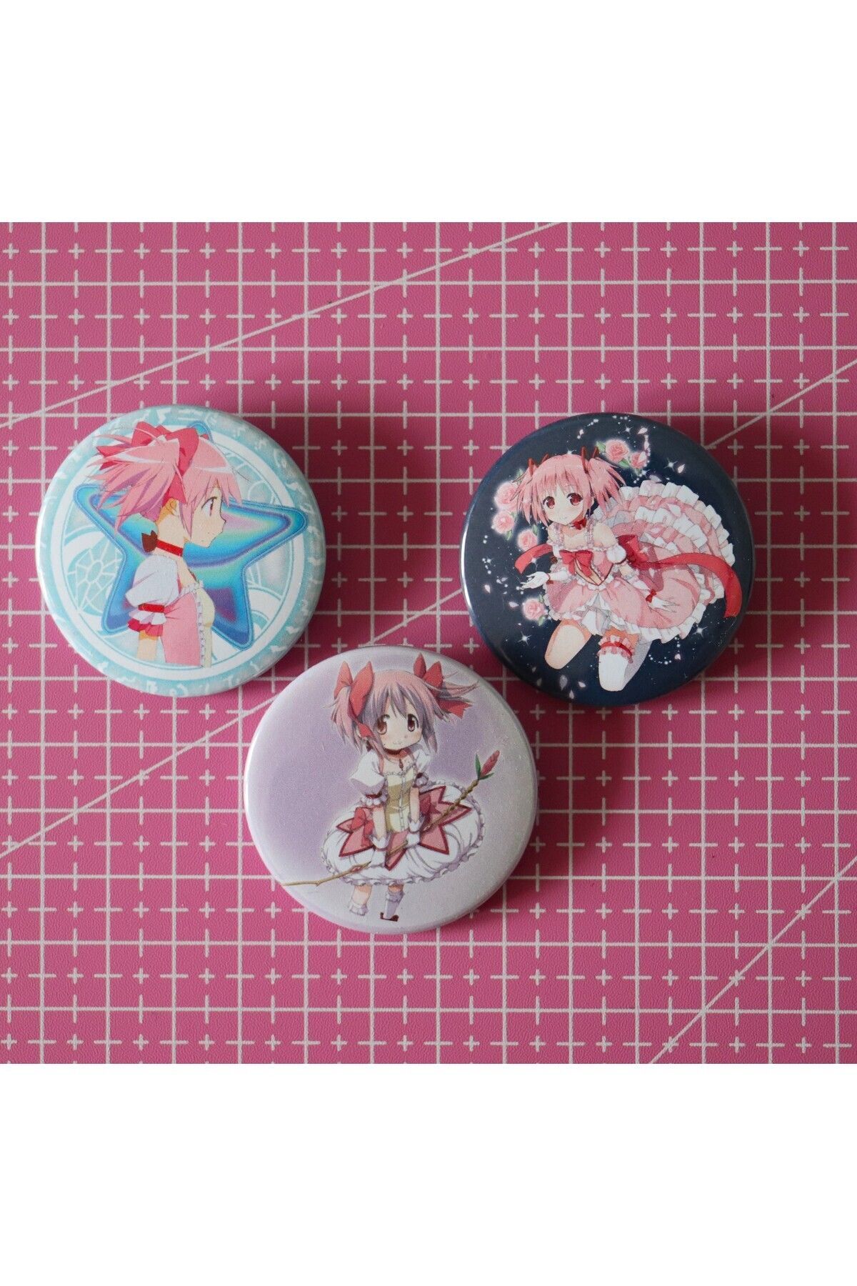 Madoka Magica Madoka Kaname 3lü Çanta Süsü Rozet-İğneli Buton Rozet Seti